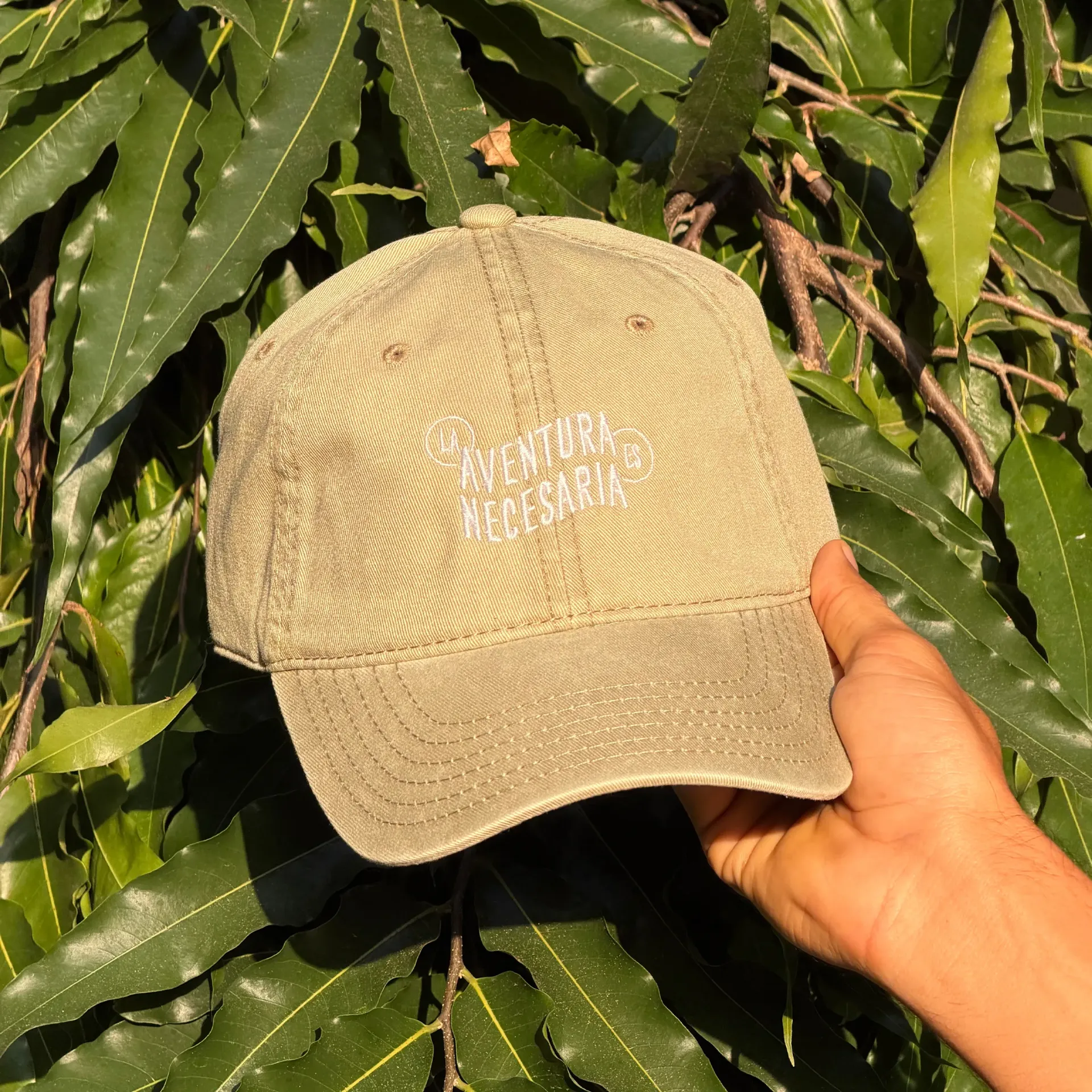 Gorra La Aventura Es Necesaria - Beige