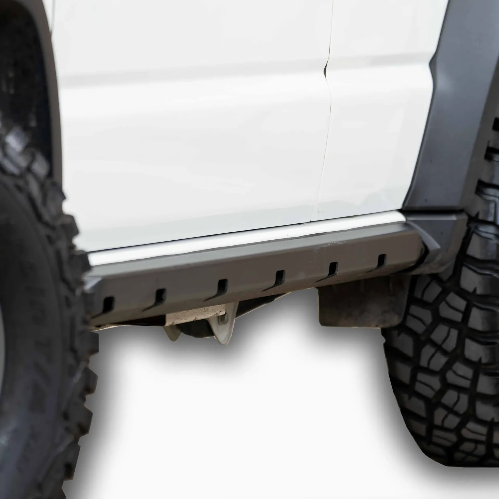 Rock Sliders / Estribos - Suzuki Jimny 5 Puertas