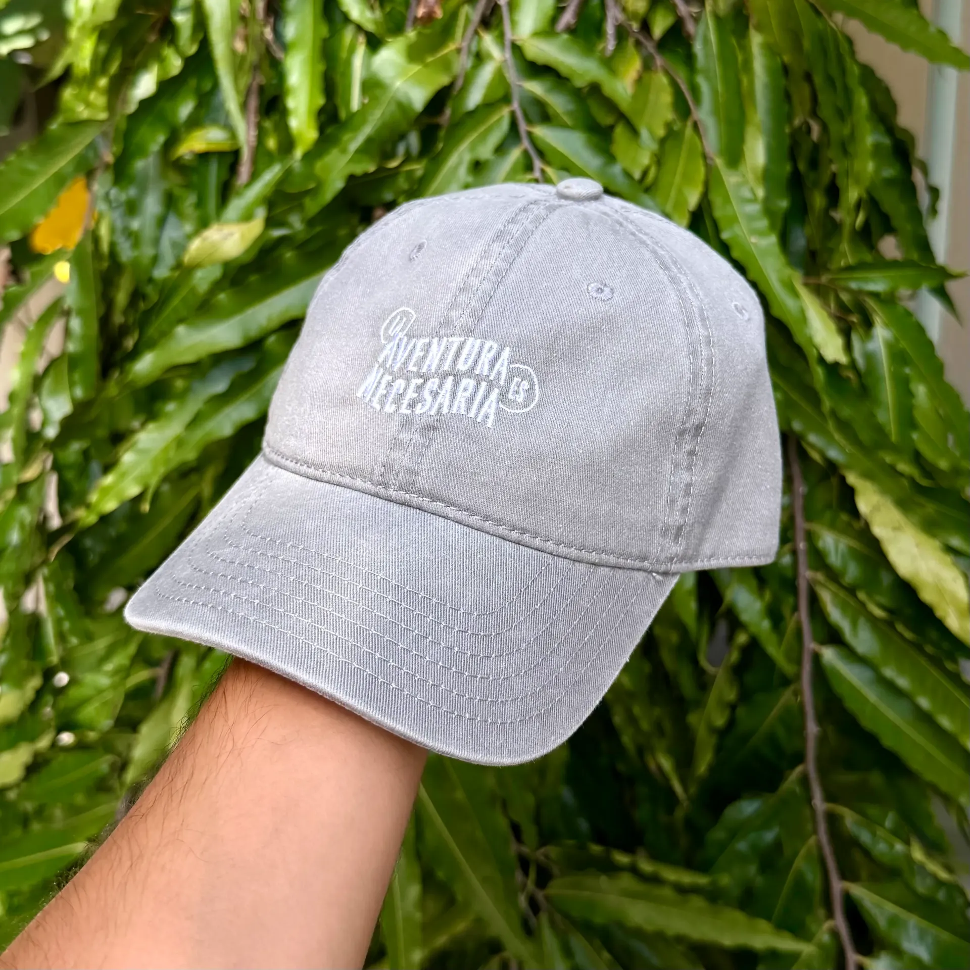 Gorra La Aventura Es Necesaria - Gris